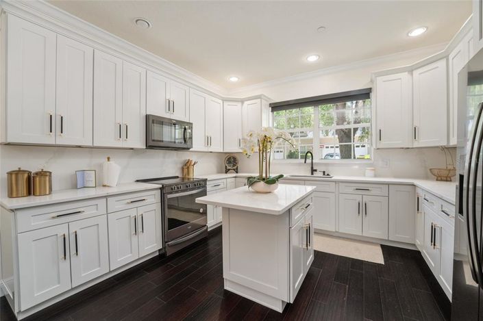 Image No.20-3 Bed Townhouse for sale