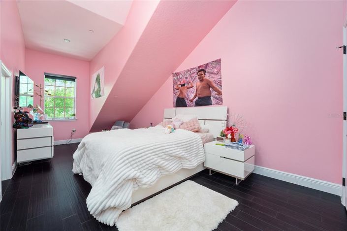 Image No.54-3 Bed Townhouse for sale