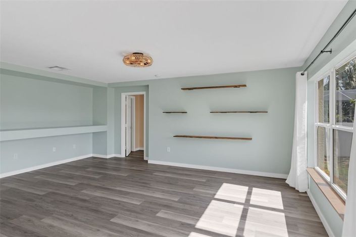 Image No.10-3 Bed House for sale