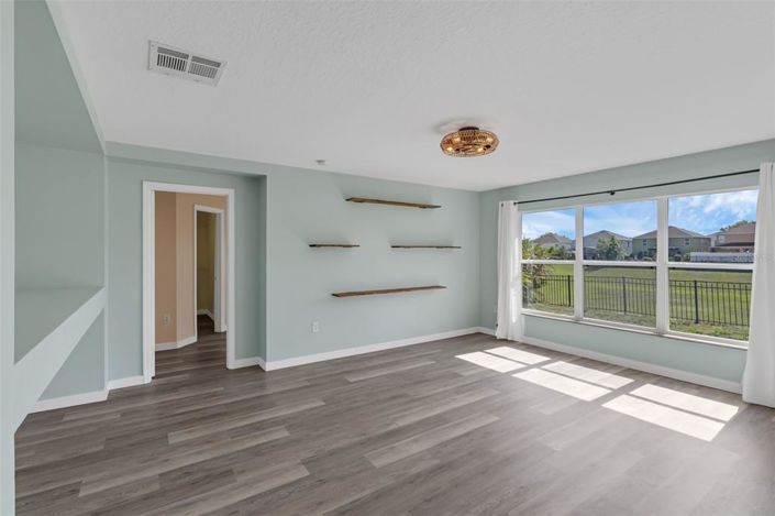 Image No.11-3 Bed House for sale