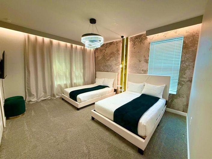 Image No.14-6 Bed Property for sale