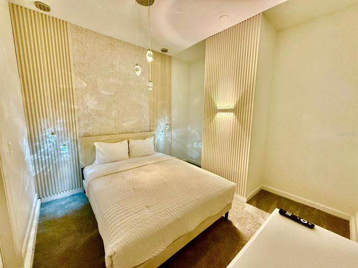 Image No.16-6 Bed Property for sale