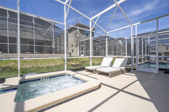 Image No.57-6 Bed Property for sale