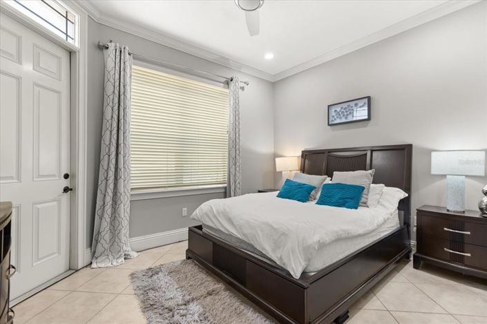 Image No.17-6 Bed House for sale