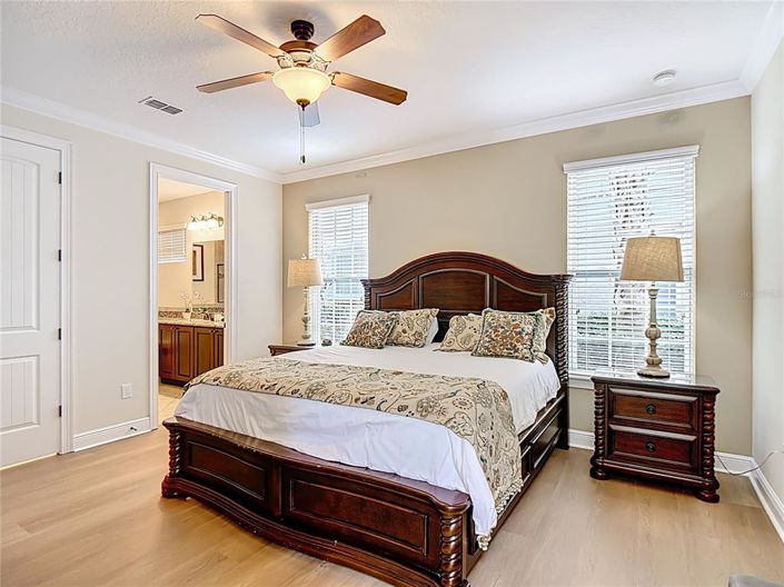 Image No.18-5 Bed House for sale