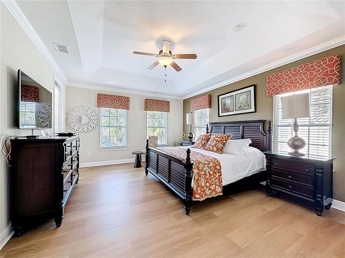 Image No.37-5 Bed House for sale