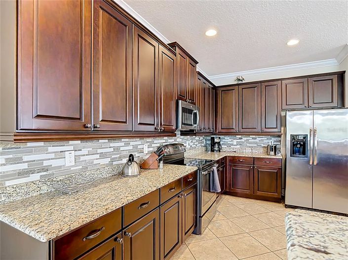 Image No.8-5 Bed House for sale