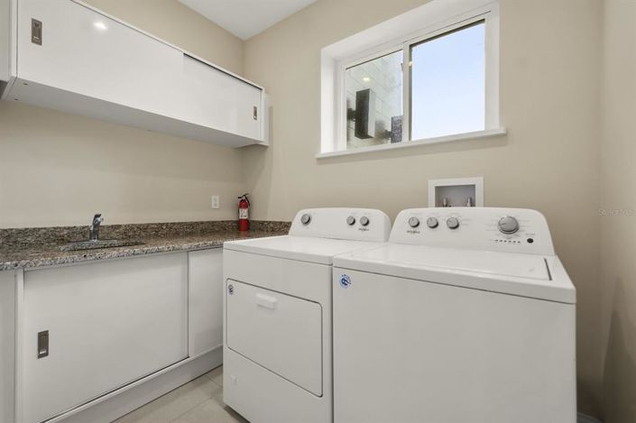 Image No.11-4 Bed Townhouse for sale