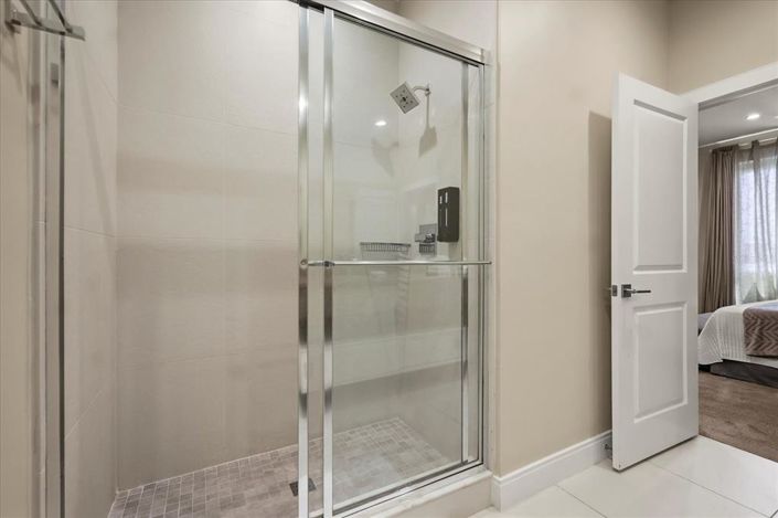 Image No.21-4 Bed Townhouse for sale