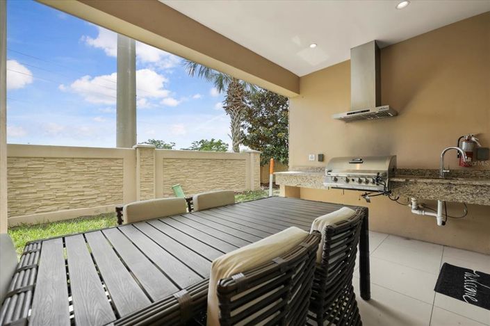 Image No.30-4 Bed Townhouse for sale