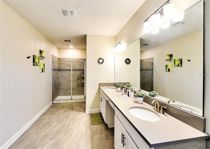 Image No.26-5 Bed House for sale