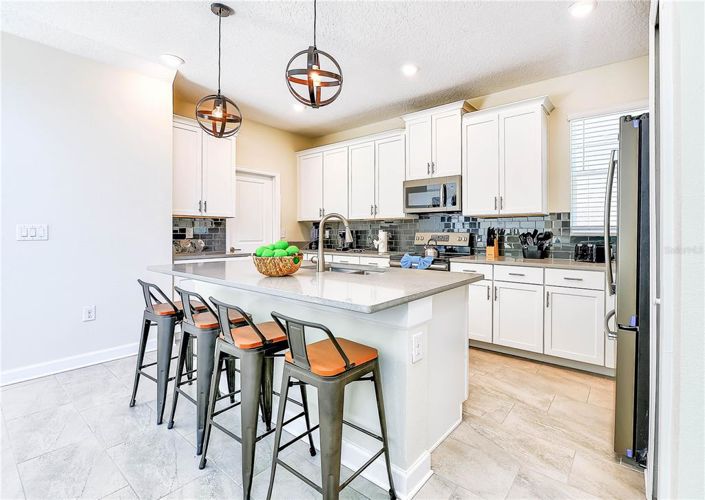 Image No.8-5 Bed House for sale