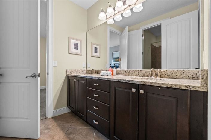 Image No.22-8 Bed House for sale