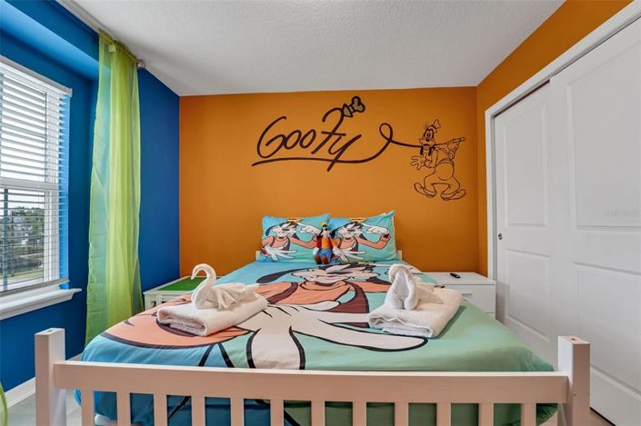 Image No.17-5 Bed Townhouse for sale