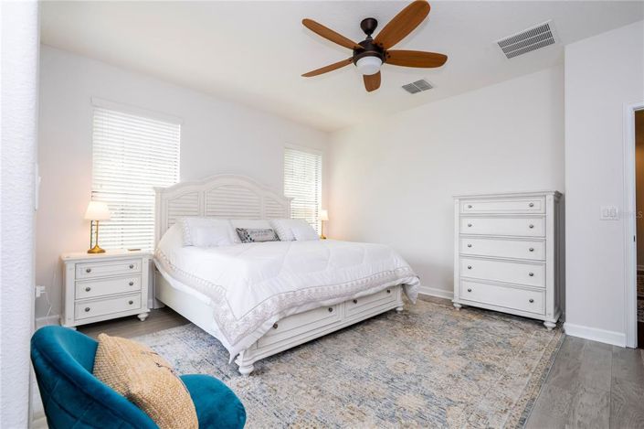 Image No.16-6 Bed Townhouse for sale