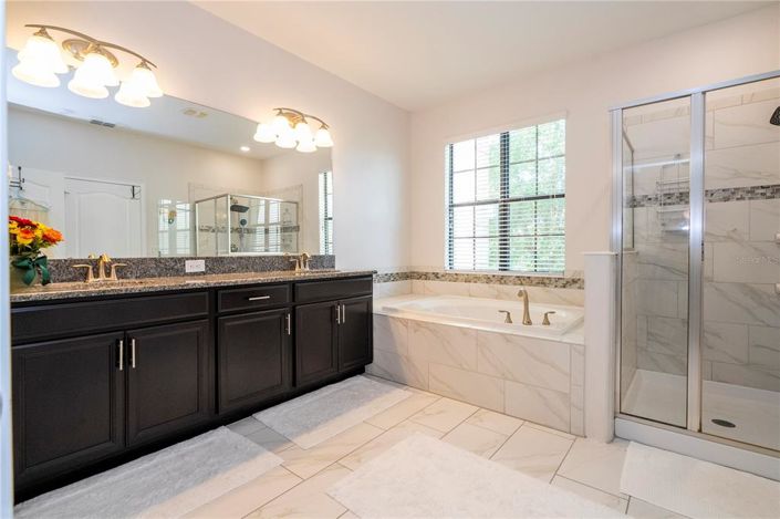 Image No.20-6 Bed Townhouse for sale