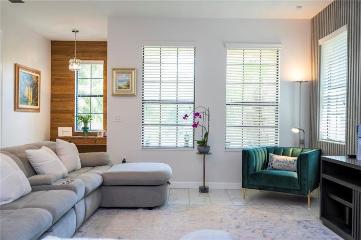 Image No.29-6 Bed Townhouse for sale