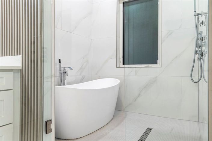 Image No.42-5 Bed House for sale