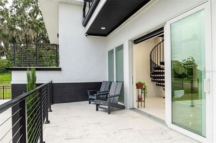 Image No.8-5 Bed House for sale