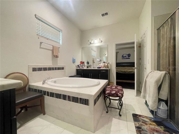 Image No.17-5 Bed House for sale