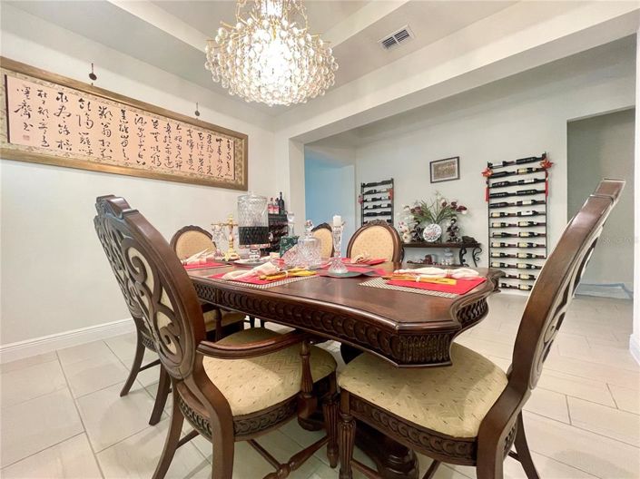 Image No.8-5 Bed House for sale