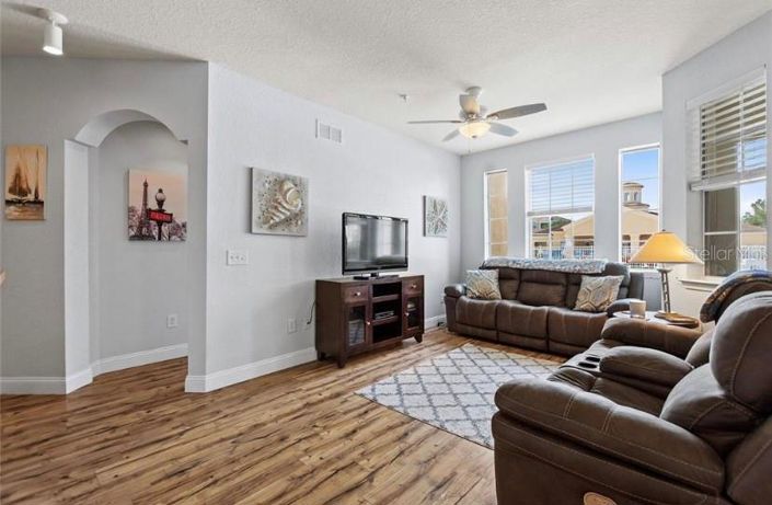 Image No.6-4 Bed Property for sale