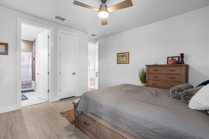 Image No.24-5 Bed Property for sale