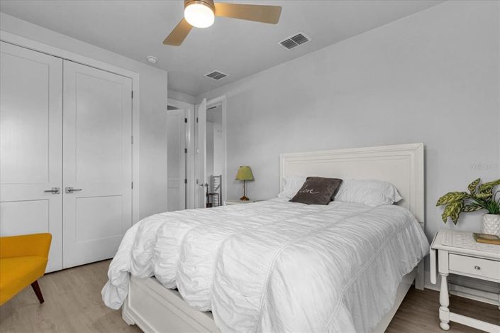 Image No.26-5 Bed Property for sale