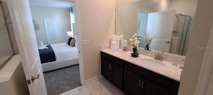 Image No.12-7 Bed Property for sale