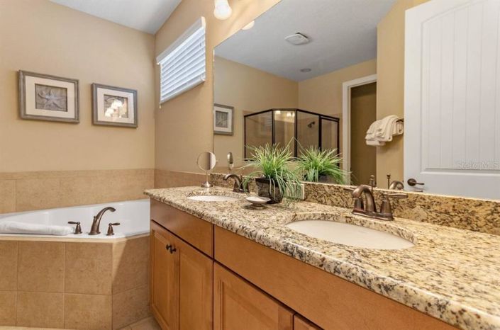 Image No.26-5 Bed House for sale