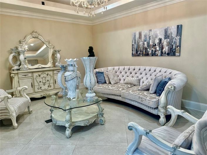 Image No.14-6 Bed House for sale