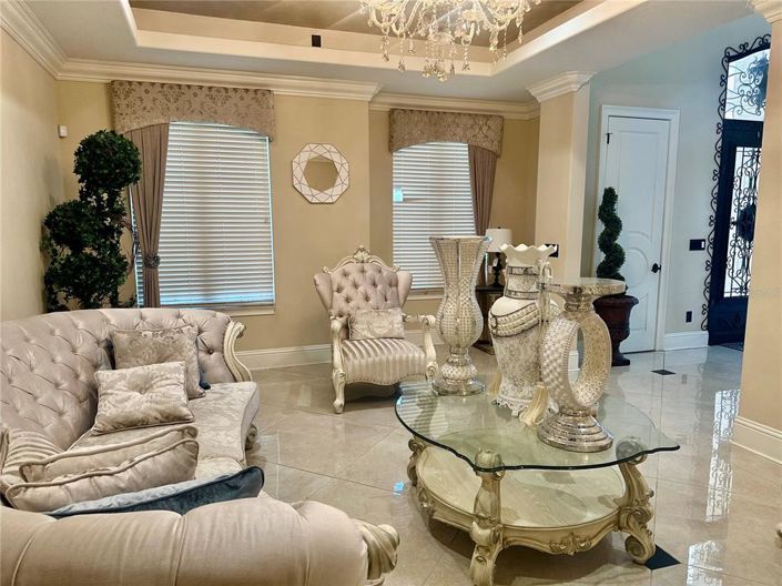 Image No.17-6 Bed House for sale