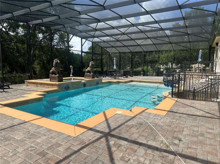 Image No.32-6 Bed House for sale