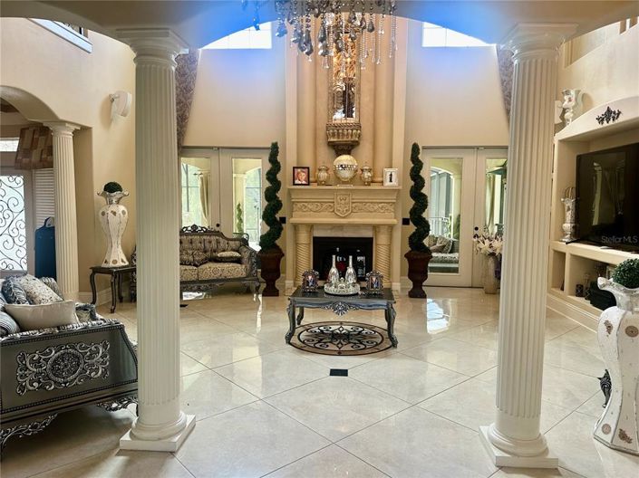 Image No.5-6 Bed House for sale