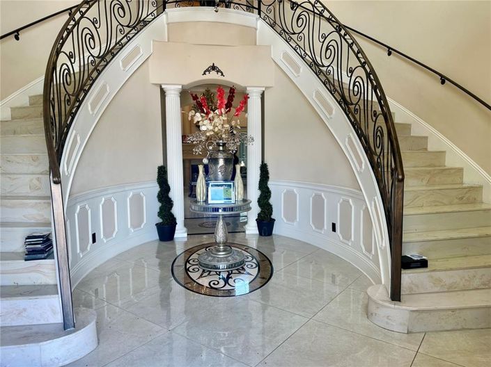 Image No.6-6 Bed House for sale