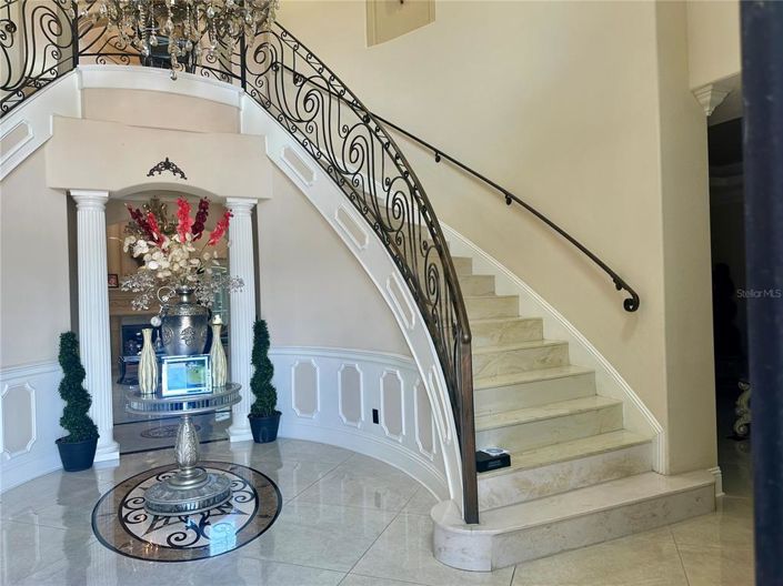 Image No.8-6 Bed House for sale