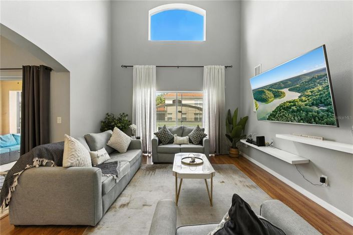 Image No.6-5 Bed House for sale