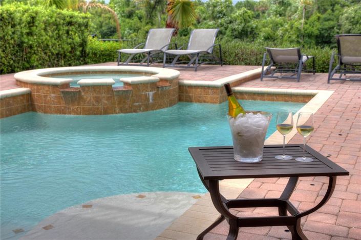 Image No.6-5 Bed House for sale