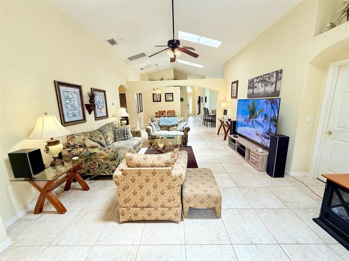 Image No.25-5 Bed House for sale