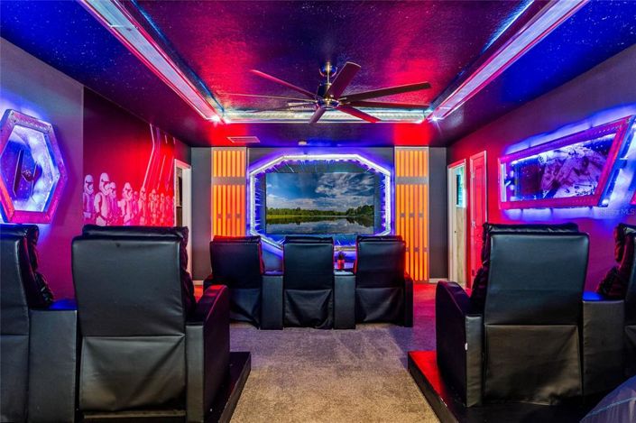 Image No.18-8 Bed Property for sale