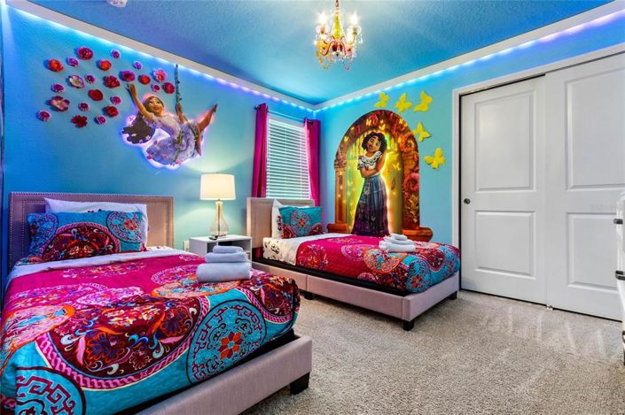 Image No.25-8 Bed Property for sale