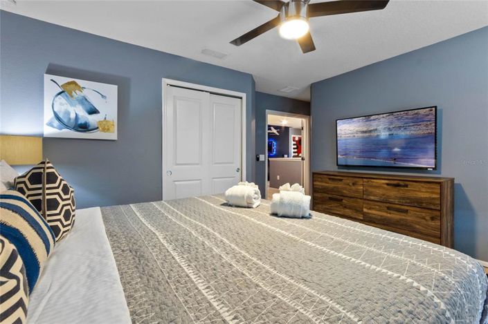 Image No.30-8 Bed Property for sale