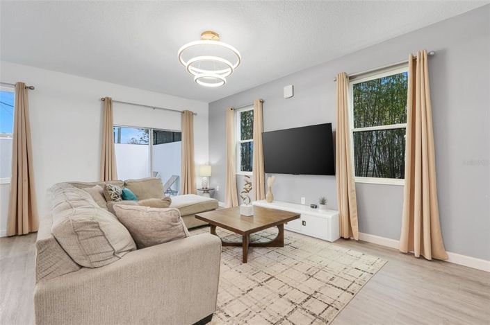 Image No.8-3 Bed Townhouse for sale