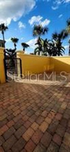 Image No.4-4 Bed Townhouse for sale