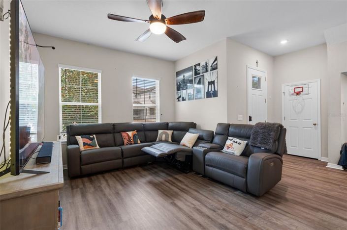 Image No.9-4 Bed House for sale