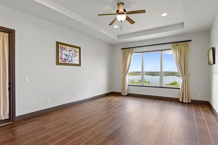 Image No.18-5 Bed House for sale