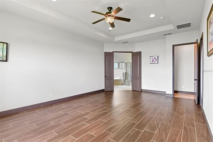 Image No.19-5 Bed House for sale