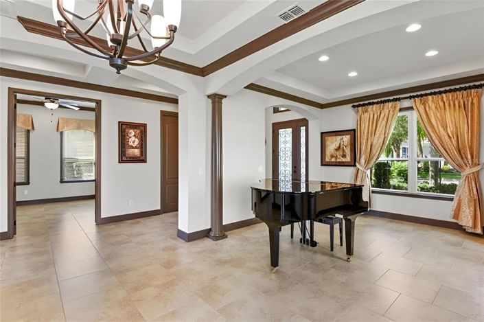 Image No.9-5 Bed House for sale