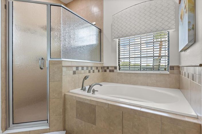 Image No.26-5 Bed House for sale