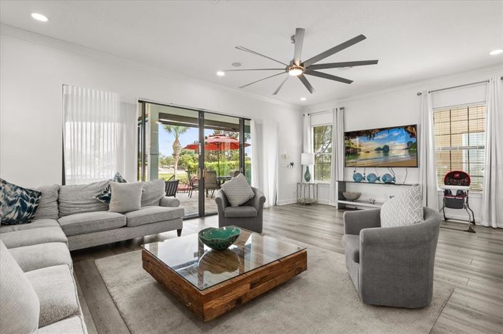 Image No.6-5 Bed House for sale